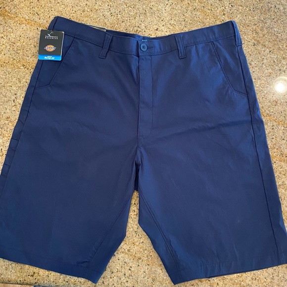 Dickies Brand men’s hybrid work shorts. NWT. Moisture wicking, flex fabric. - Picture 3 of 5